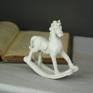 Hojdací kôň biely 13x13cm