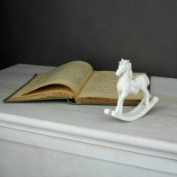 Hojdací kôň biely 13x13cm