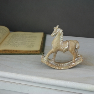 Hojdací kôň drevený s patinou 9,5cm