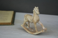 Hojdací kôň drevený s patinou 9,5cm