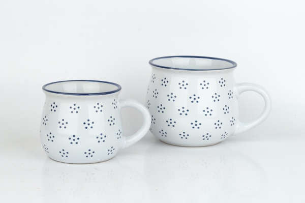 Hrnček biely s čiernymi bodkami 370ml