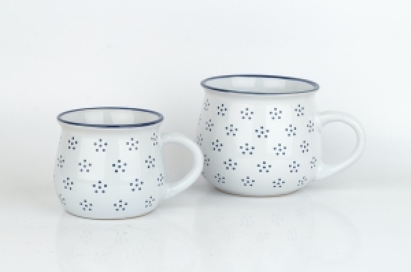 Hrnček biely s modrými bodkami 370ml