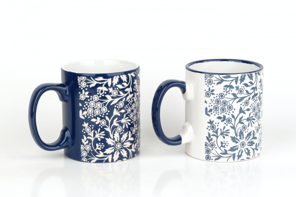 Hrnček kvetinový motív bielomodrý 620ml keramika