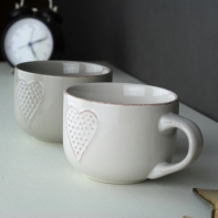 Hrnček na čaj so srdcom sivý 500ml