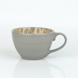 Hrnček na čaj šedý 380 ml 11 × 5,2 × 7,5 rastlinný potlač vnútri