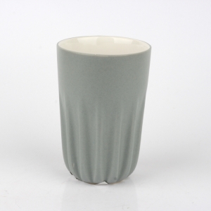 Hrnček s rebrovaním svetlo sivý 12cm