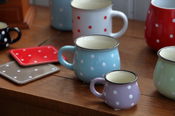 Hrnček svetlo modrý s bielymi bodkami 230ml