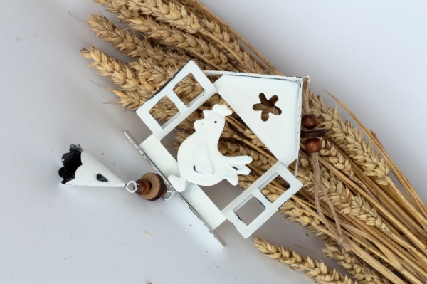 Jarná závesná dekorácia domček s kohútom 10x32x3cm