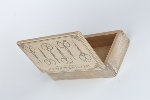 Kazeta na šitie drevená 18x10x5cm