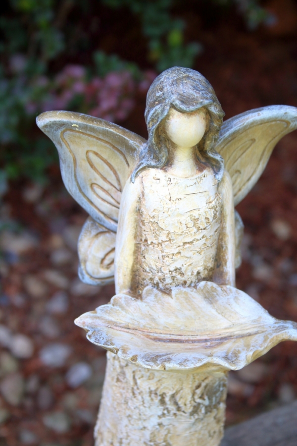 Keramické pítko pre vtáky anjel