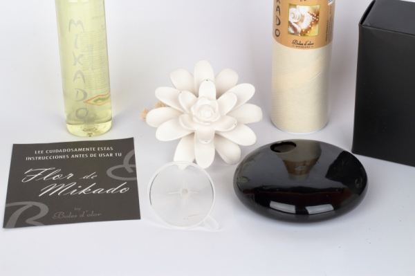 Keramický difuzér čierny oválny červená ruža Negro Flor Blanca 200ml