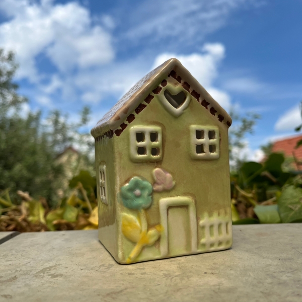 Keramický domček 11 x 7 x 6 cm