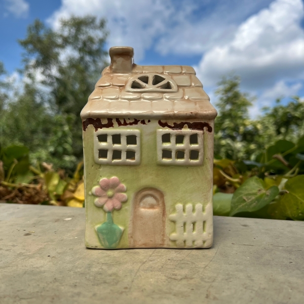 Keramický domček 12 x 7,5 x 6 cm
