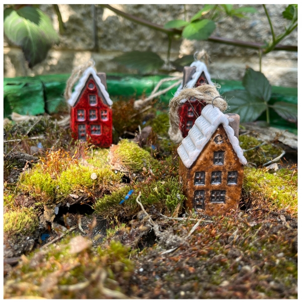 Keramický domček 3x2x6cm Typ A