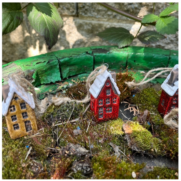 Keramický domček 3x2x6cm Typ C