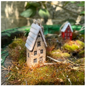 Keramický domček 3x2x7cm Typ B