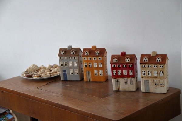 Keramický domček na sviečku 11,5x18,5x8cm C