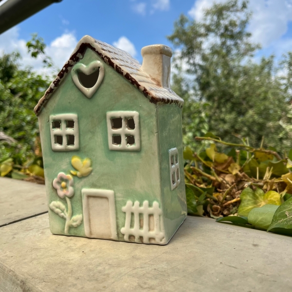 Keramický domček 17 x 11,8 x 7,5 cm