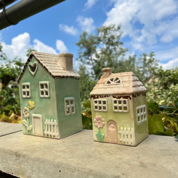 Keramický domček 17 x 11,8 x 7,5 cm