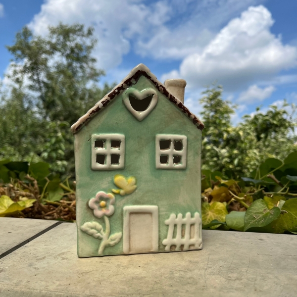 Keramický domček 17 x 11,8 x 7,5 cm