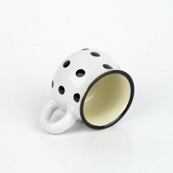 Keramický hrnček biely s čiernymi bodkami 75ml