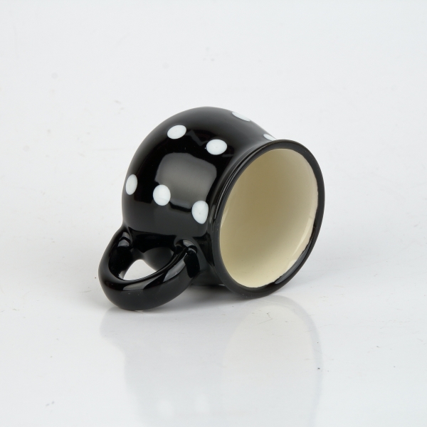 Keramický hrnček čierny s bielymi bodkami 75ml
