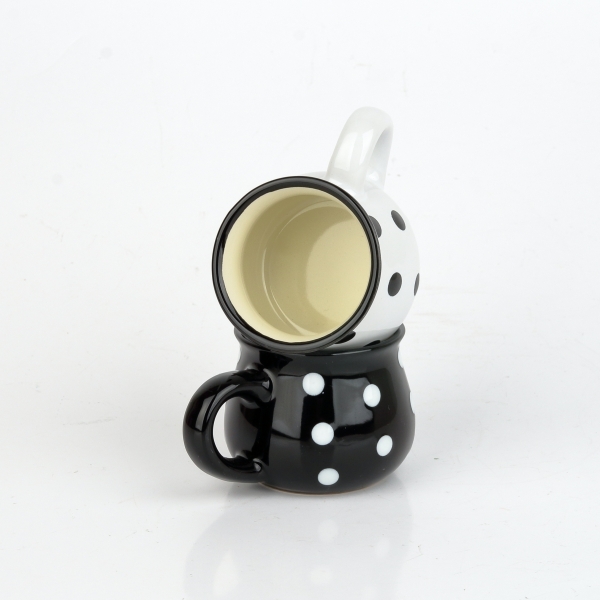 Keramický hrnček čierny s bielymi bodkami 75ml
