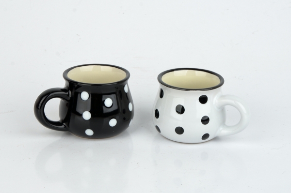 Keramický hrnček čierny s bielymi bodkami 75ml