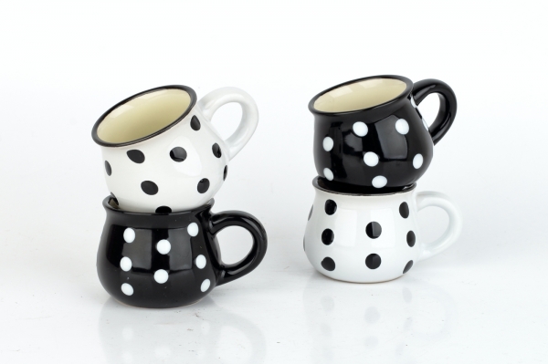 Keramický hrnček s bodkami biely objem 230 ml
