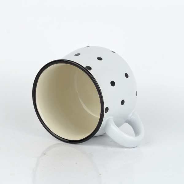 Keramický hrnček s bodkami biely objem 770 ml