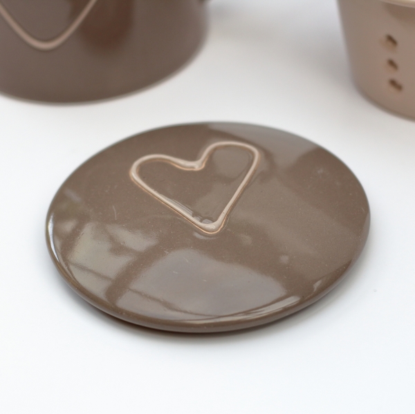 Keramický hrnček s viečkom hnedý 325ml