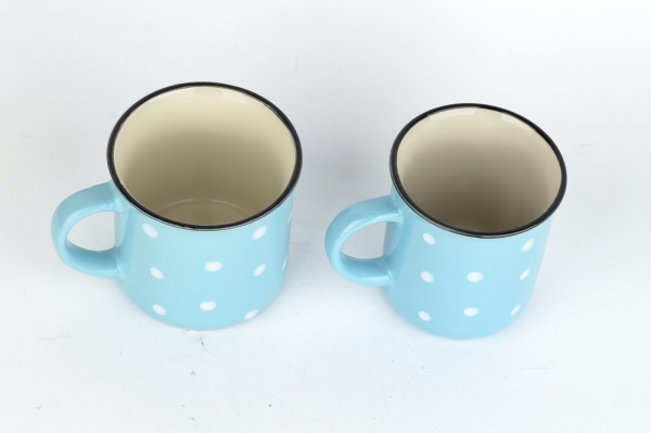 Keramický hrnček svetlo modrý s bodkami