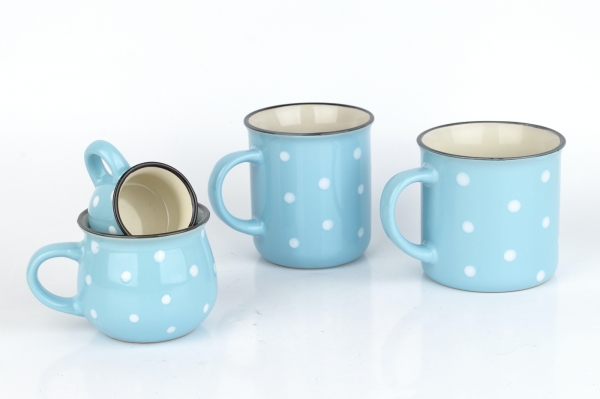 Keramický hrnček svetlo modrý s bodkami