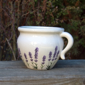 Keramický kvetináč s motívom levandule