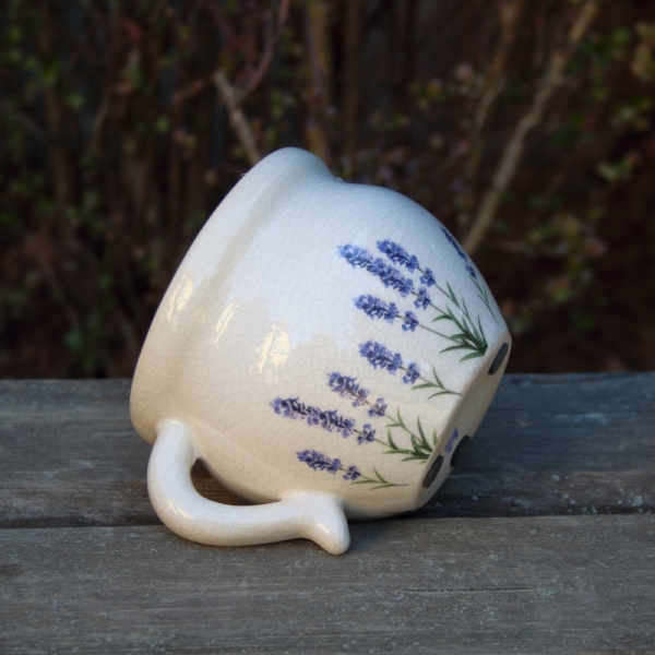 Keramický kvetináč s motívom levandule