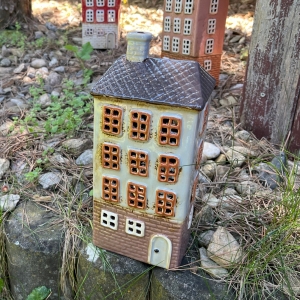 Keramický svietnik domček A 11 x 24,5 x 9,5 cm