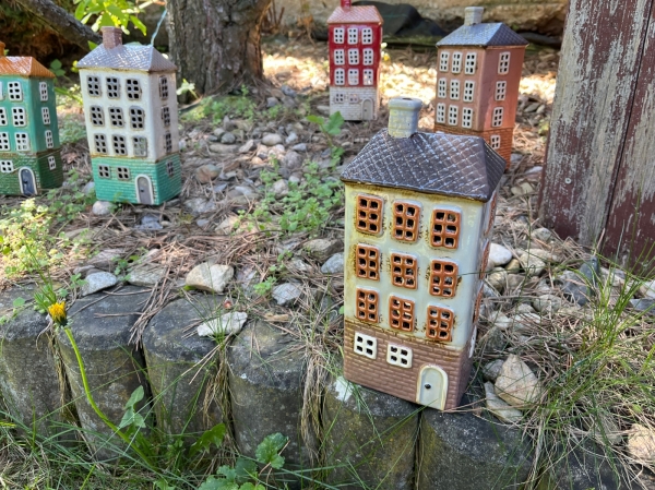 Keramický svietnik domček B 11 x 24,5 x 9,5 cm