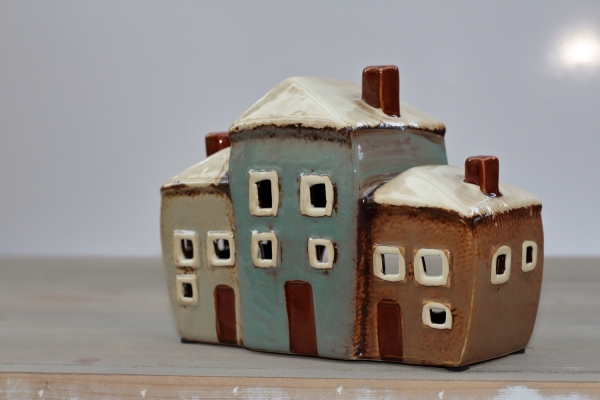 Keramický svietnik tri domčeky 19x8x13,5cm