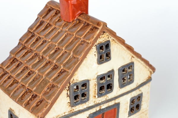 Keramický vianočný domček 8 krémový