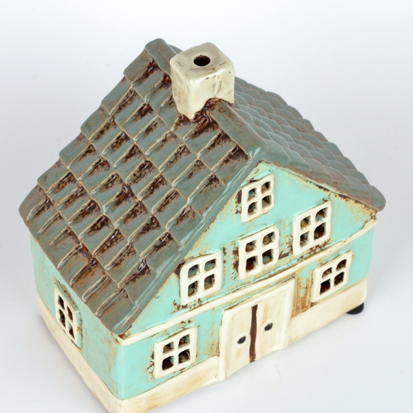 Keramický vianočný domček 8 okien azúrovo modrý