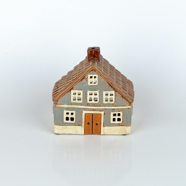 Keramický vianočný domček šedý, hnedá strecha