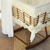 Kolíska pre bábiky drevená 