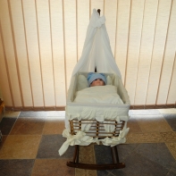 Kolíska pre bábiky drevená 