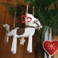 Koník so sedlom biely malý