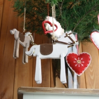 Koník so sedlom biely malý