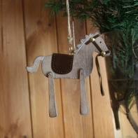 Koník so sedlom hnedý malý