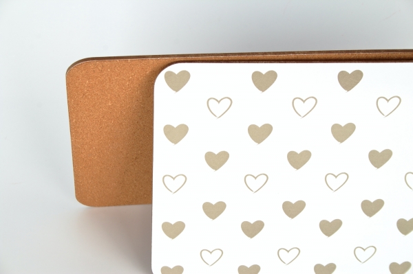 Korkové prestieranie na stôl drobné srdce 29x21cm