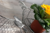 Košíček na vajíčka sliepky šedý veľký 30,5cm