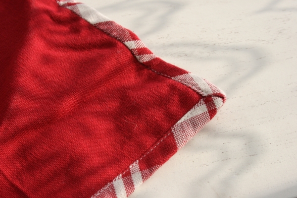 Kockované prestieranie so srdcom červené 48x33cm