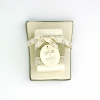 Kúpeľňový set Savon de Marseille (mydelnička + mydlo 100g)